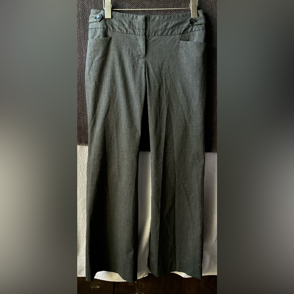 Chic Women's Gray Cropped Pants